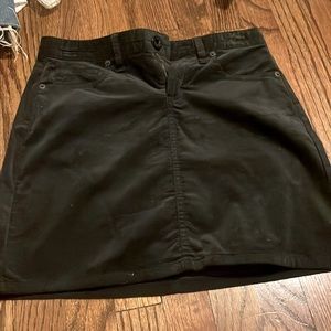 vineyard vines skirt!